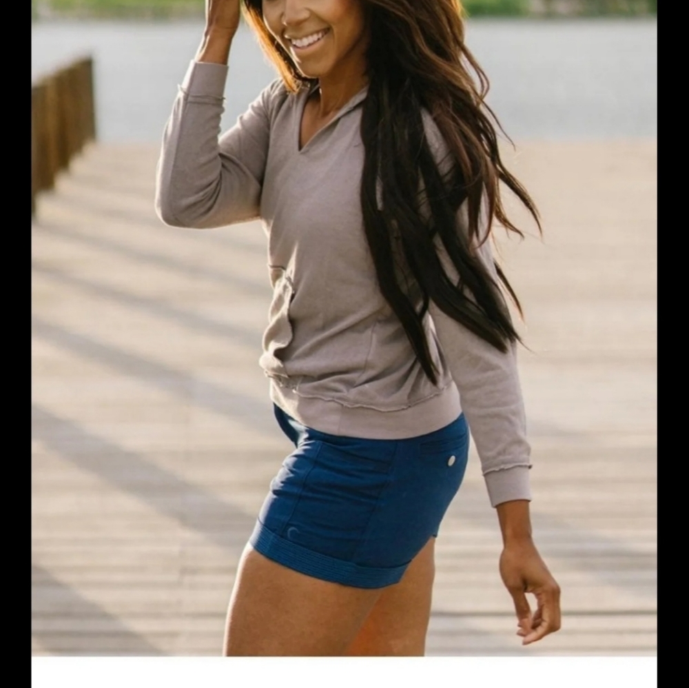 Zyia Active Woman’s Gray Hoodie